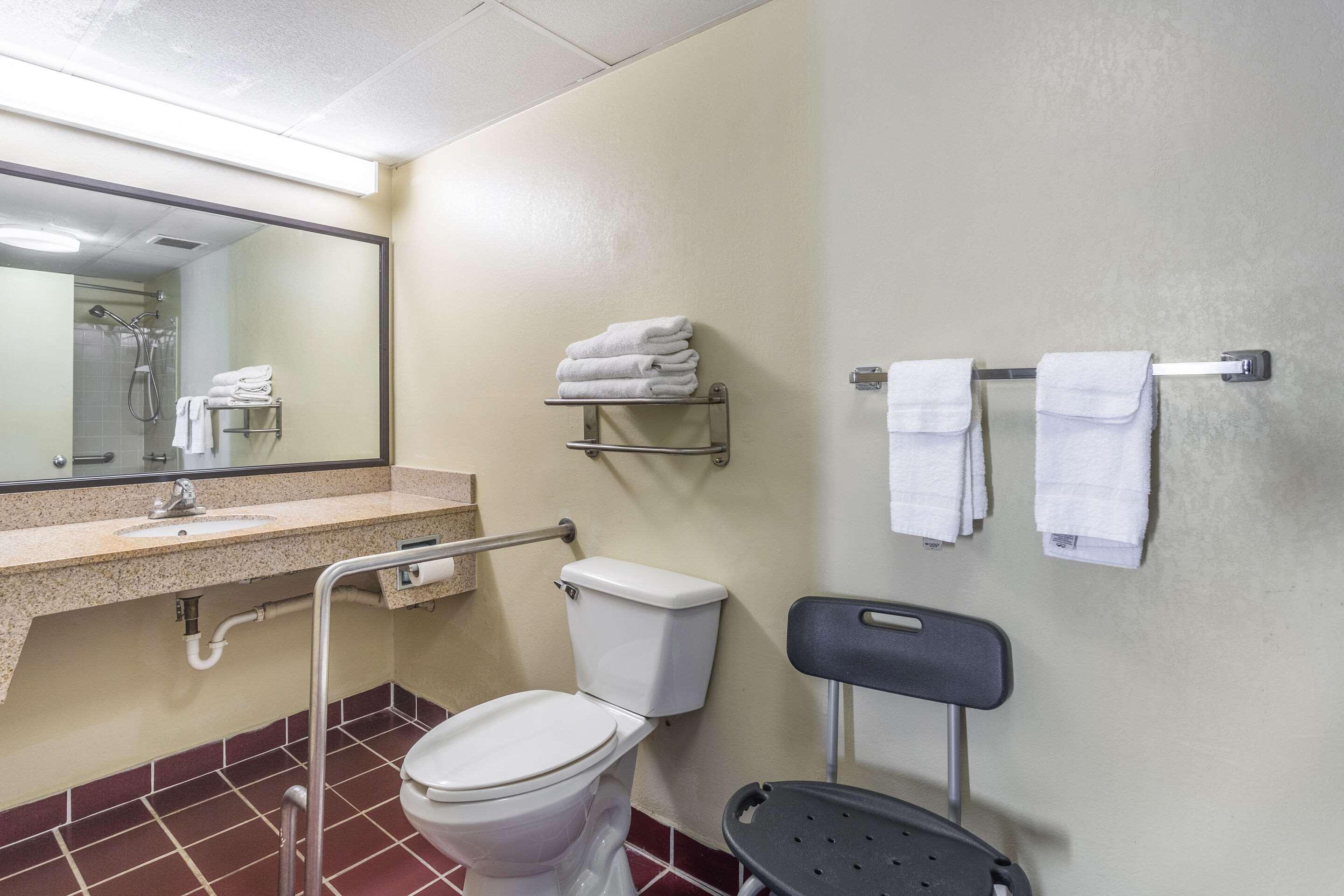 Econo Lodge & Suites Clarksville Dış mekan fotoğraf