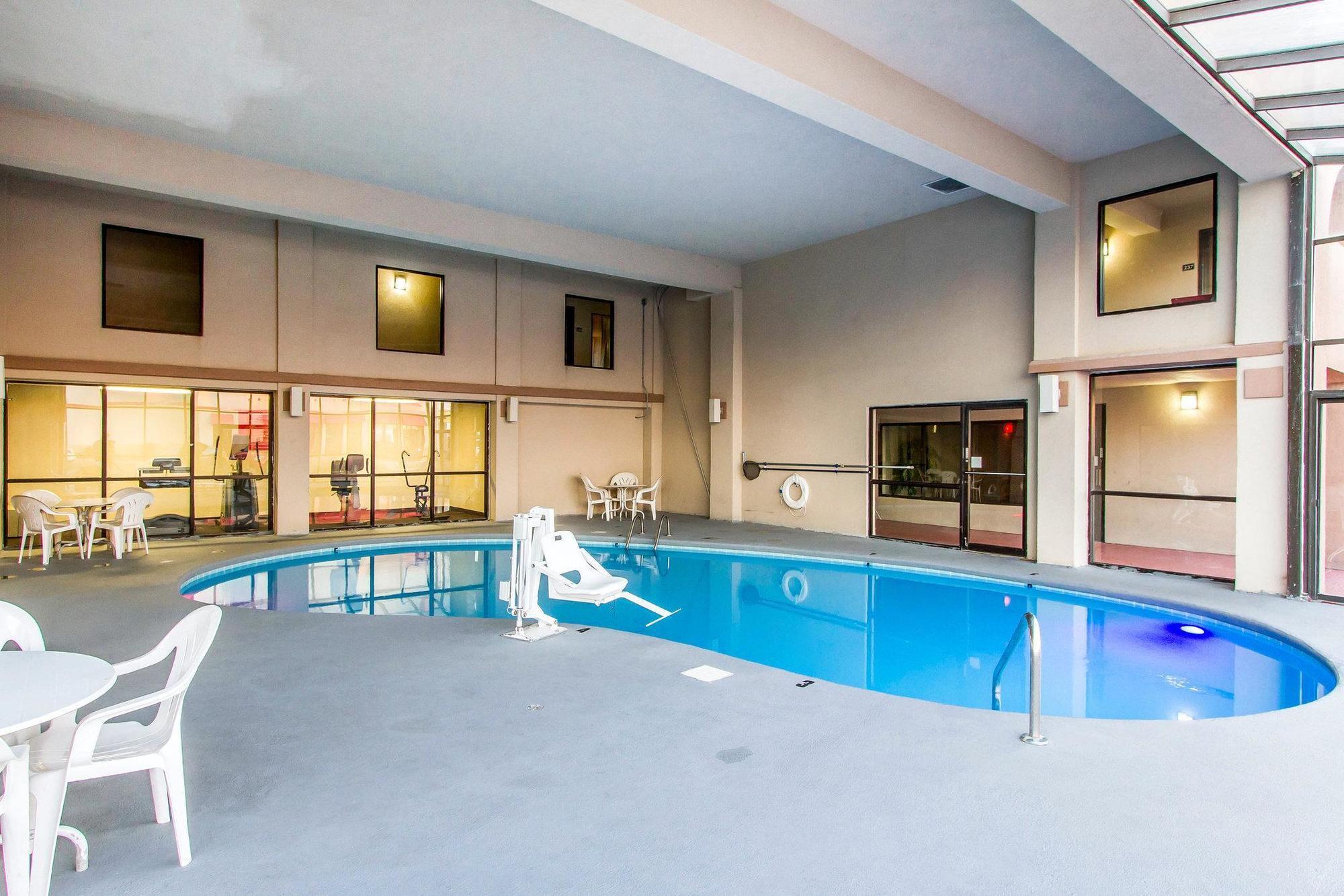 Econo Lodge & Suites Clarksville Dış mekan fotoğraf