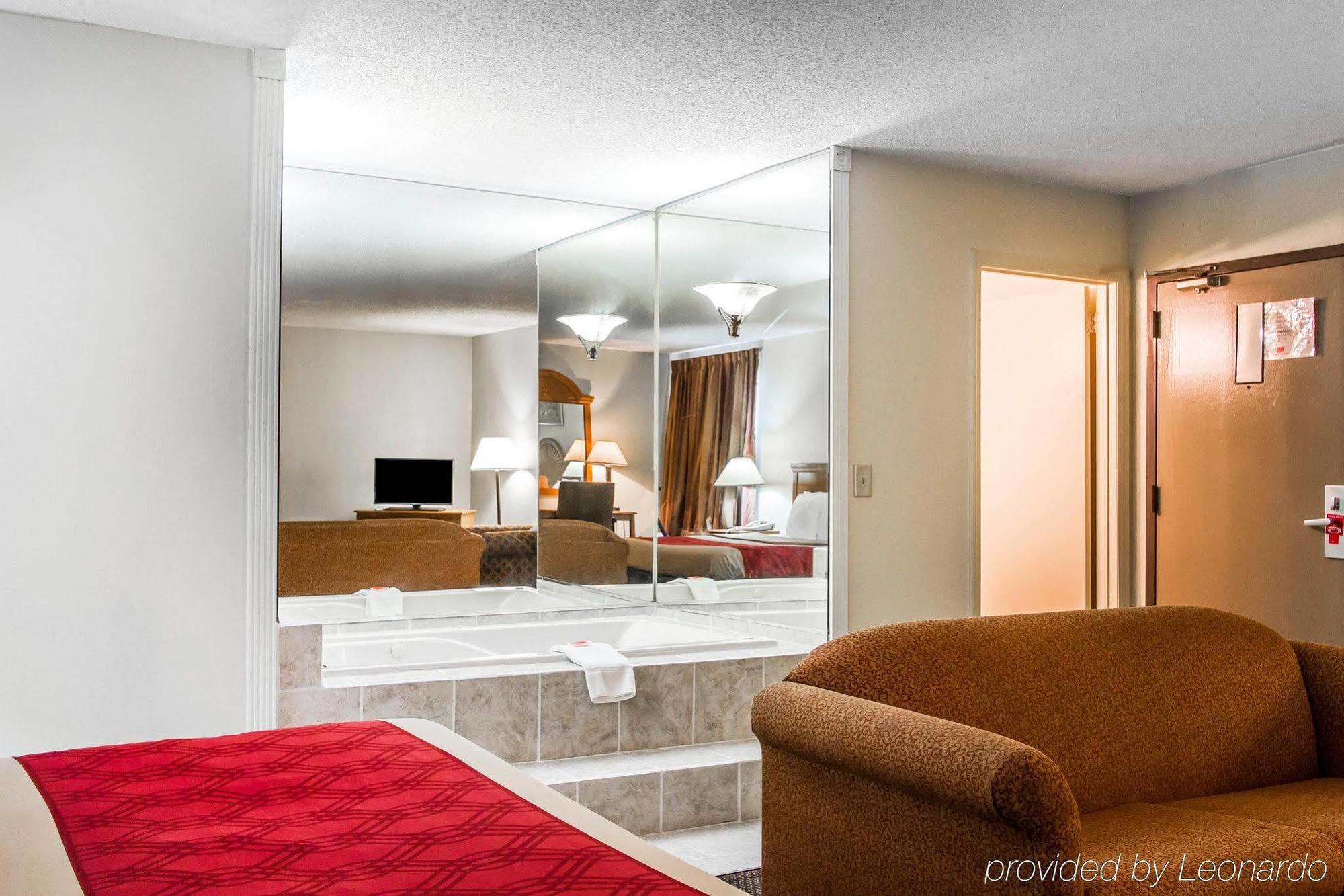 Econo Lodge & Suites Clarksville Dış mekan fotoğraf