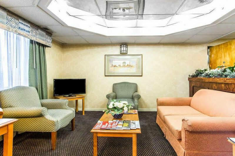 Econo Lodge & Suites Clarksville Dış mekan fotoğraf